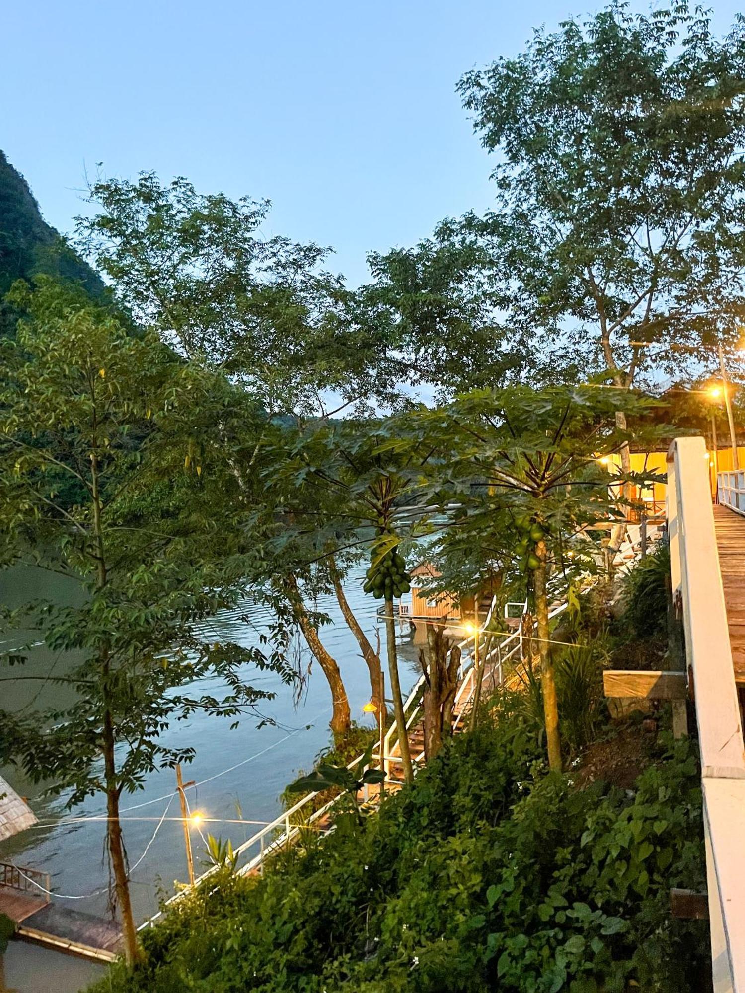 Отель Nongkhiaw The Float House Экстерьер фото