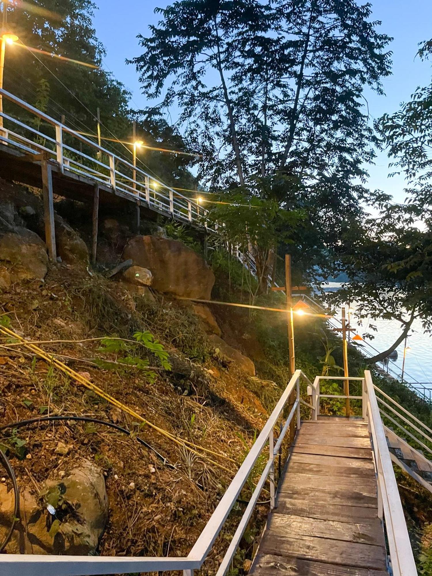 Отель Nongkhiaw The Float House Экстерьер фото