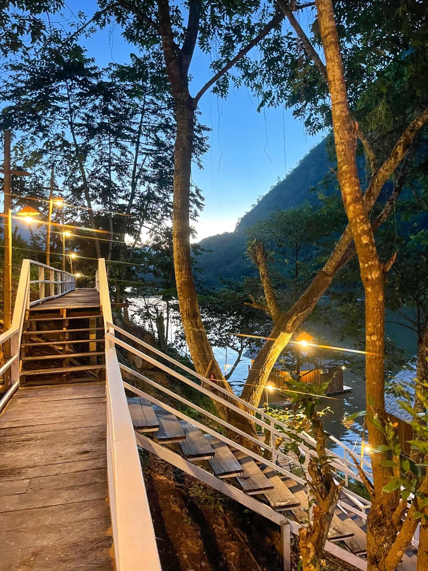 Отель Nongkhiaw The Float House Экстерьер фото