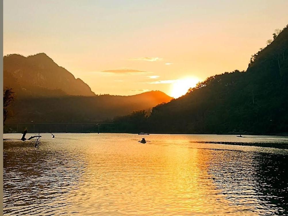Отель Nongkhiaw The Float House Экстерьер фото
