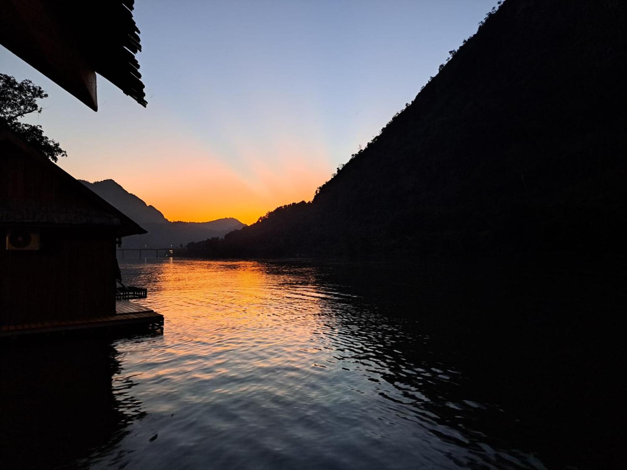 Отель Nongkhiaw The Float House Экстерьер фото